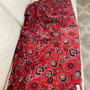 Beautiful wrap j crew.100% wool paisley in red,black.
